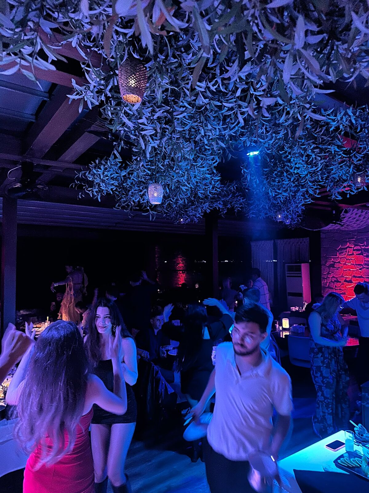 Kavi Değirmenaltı hafta sonu gece eğlencesi