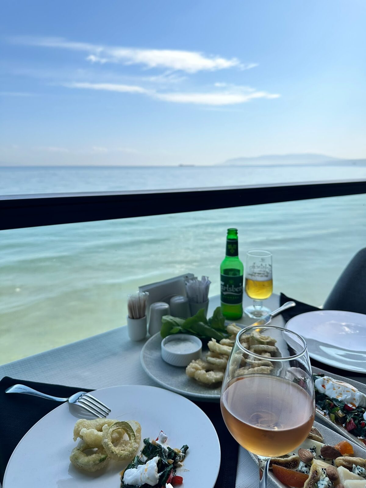 Kavi Değirmenaltı, deniz manzaralı sofra